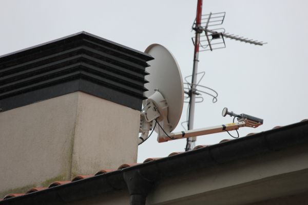 Satelite antena